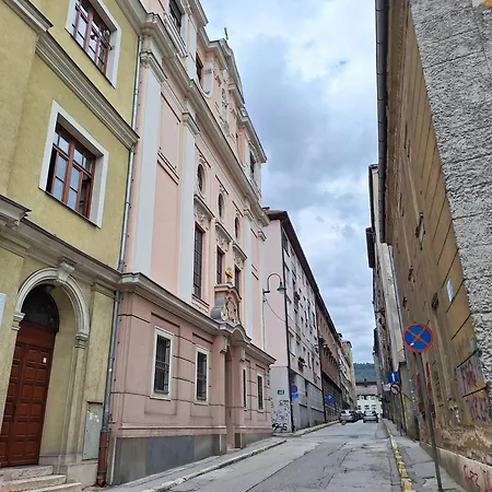 Viola Apartment *